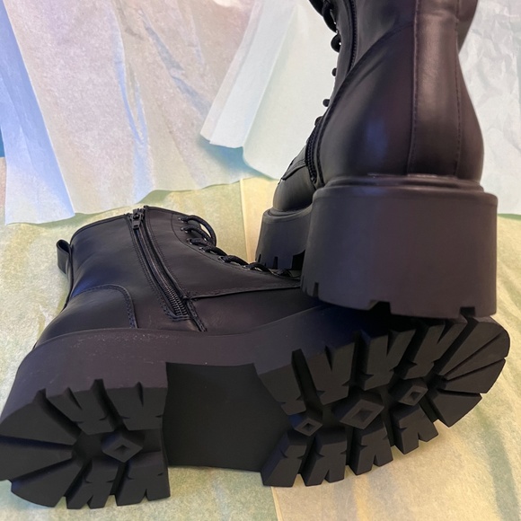 Black Combat boots - Picture 2 of 4